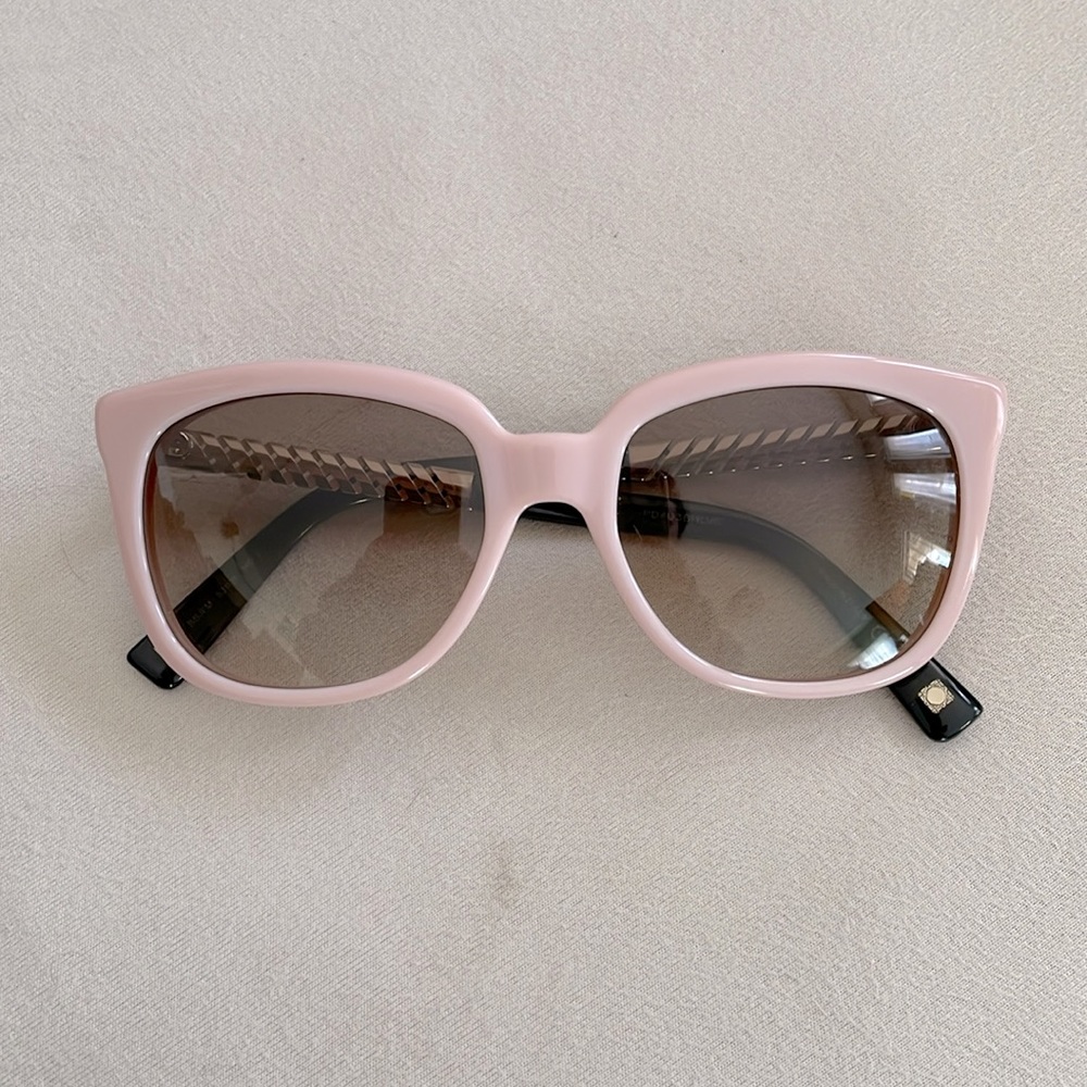 ✨ Authentic ✨ Dior Wayfarer Sunglasses - Baby/Millennial Pink 🌸